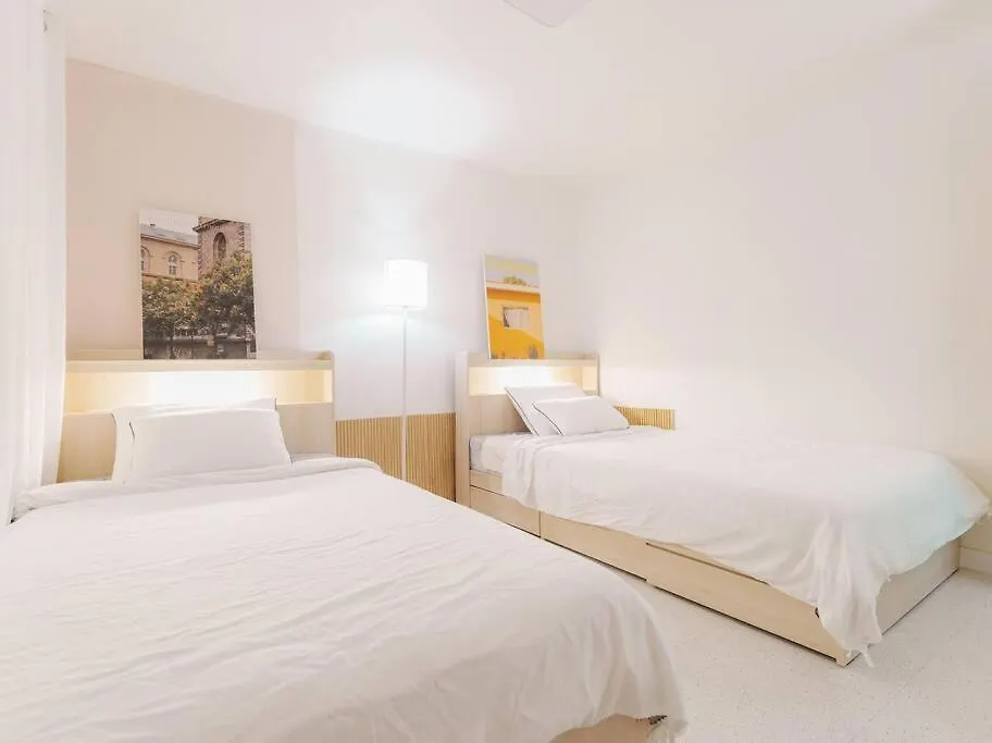#3 Beds, 2 Rooms #Netflix Dongdaemun Lemon House سيول