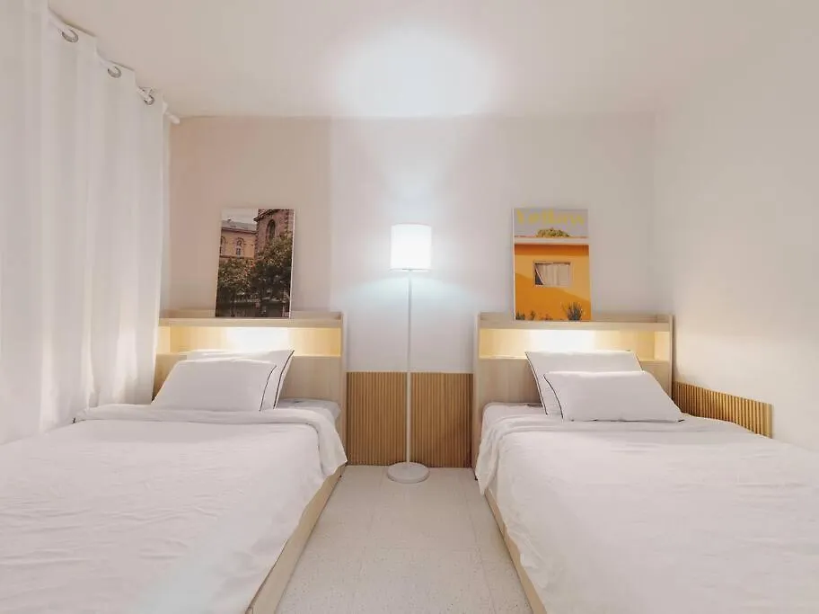 #3 Beds, 2 Rooms #Netflix Dongdaemun Lemon House ile iletişim